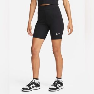Nike - Women's High-Waisted 8" Biker Shorts